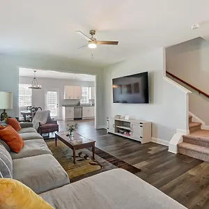  Holiday home New!! Cozy In Charlotte, Near White Water Center, Uptown & Airport!